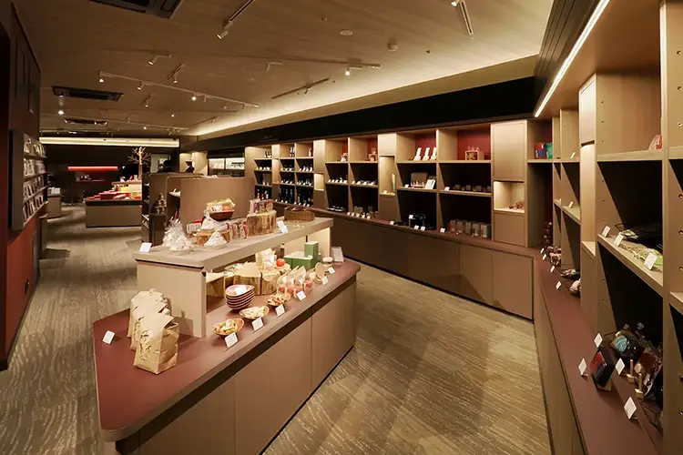 奥入瀬渓流ホテル・パブリックスペースデザイン3のINDX写真