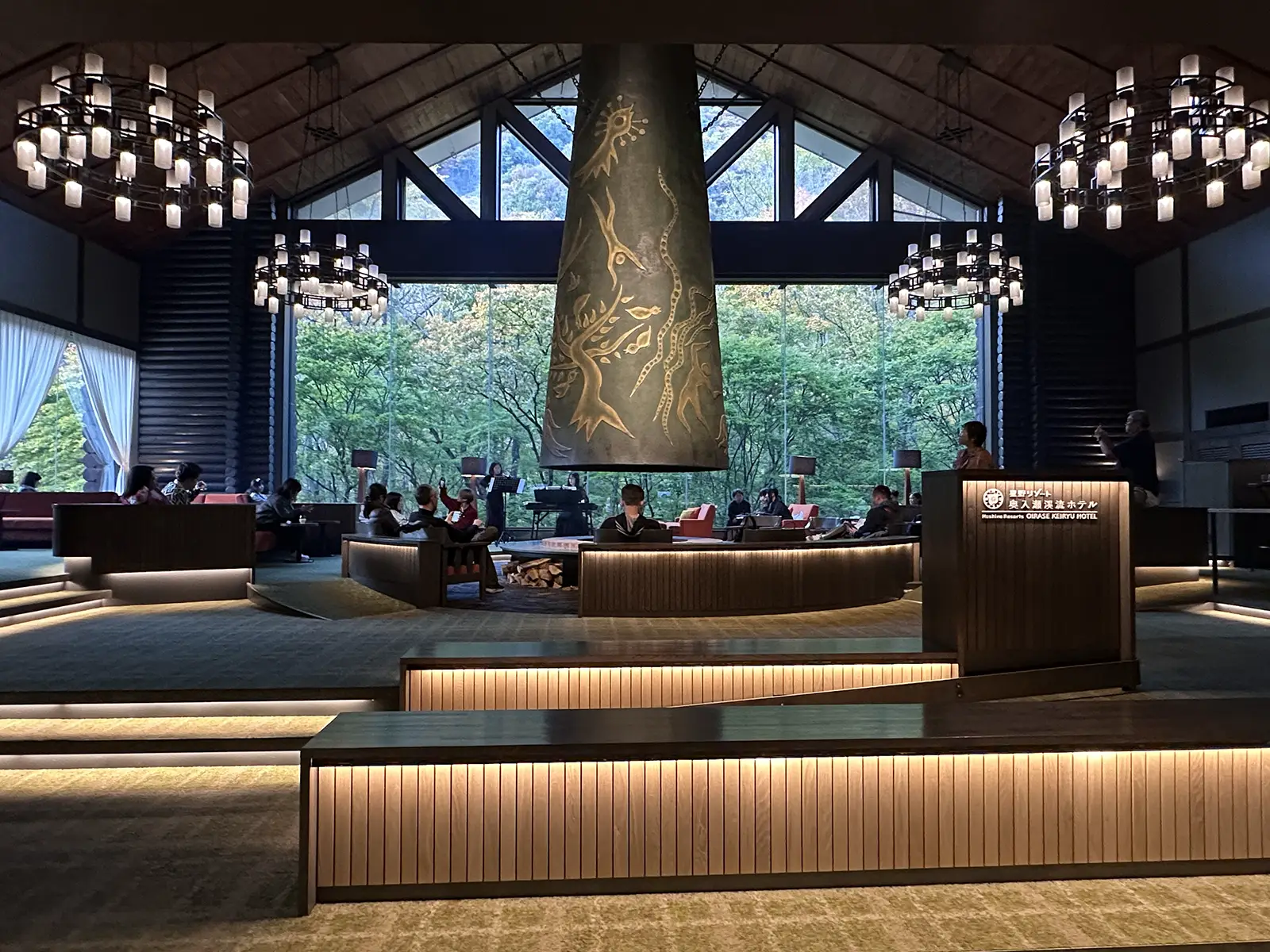 奥入瀬渓流ホテル パブリックスペースデザイン1の写真 7