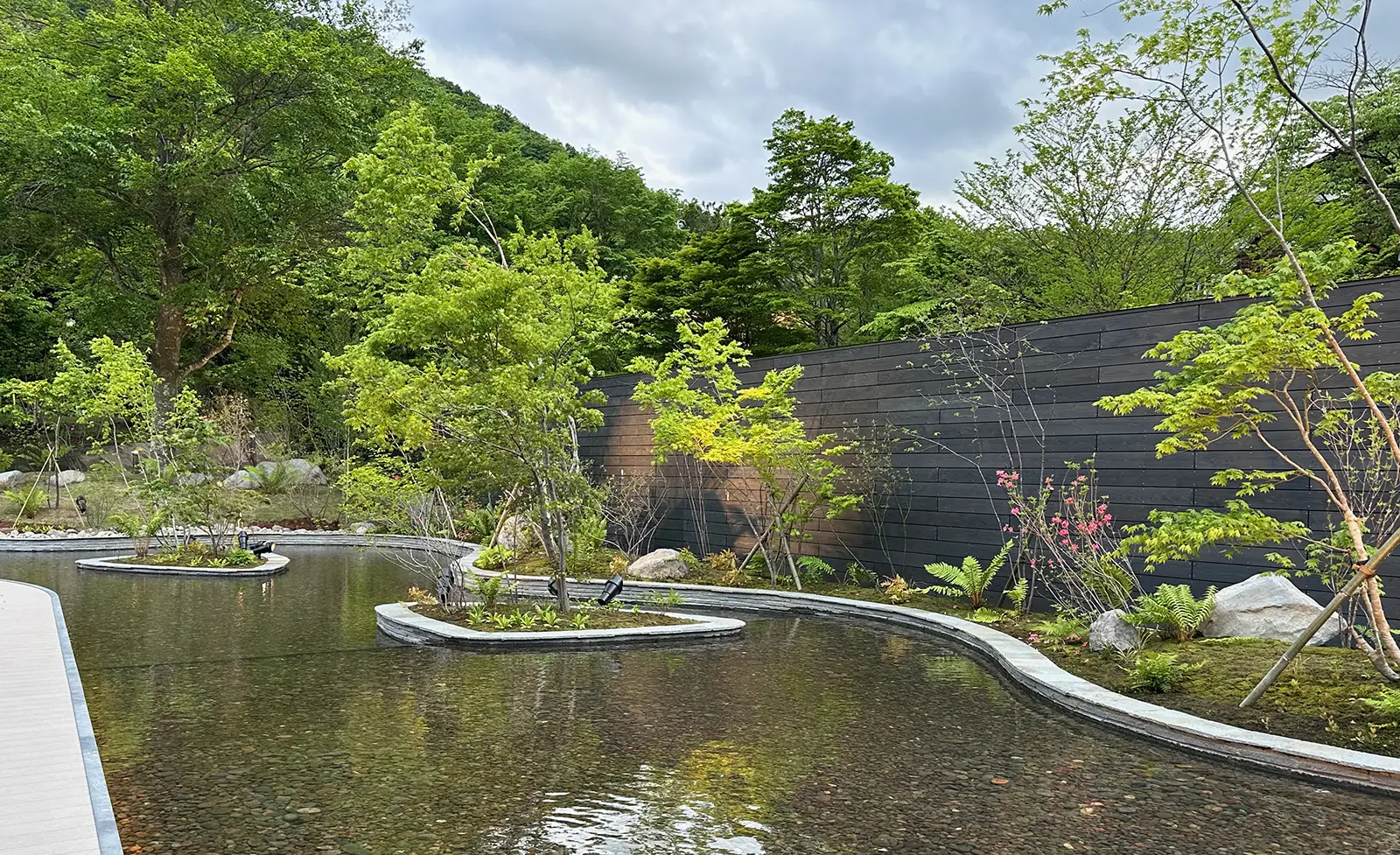 奥入瀬渓流ホテル パブリックスペースデザイン4の写真 4