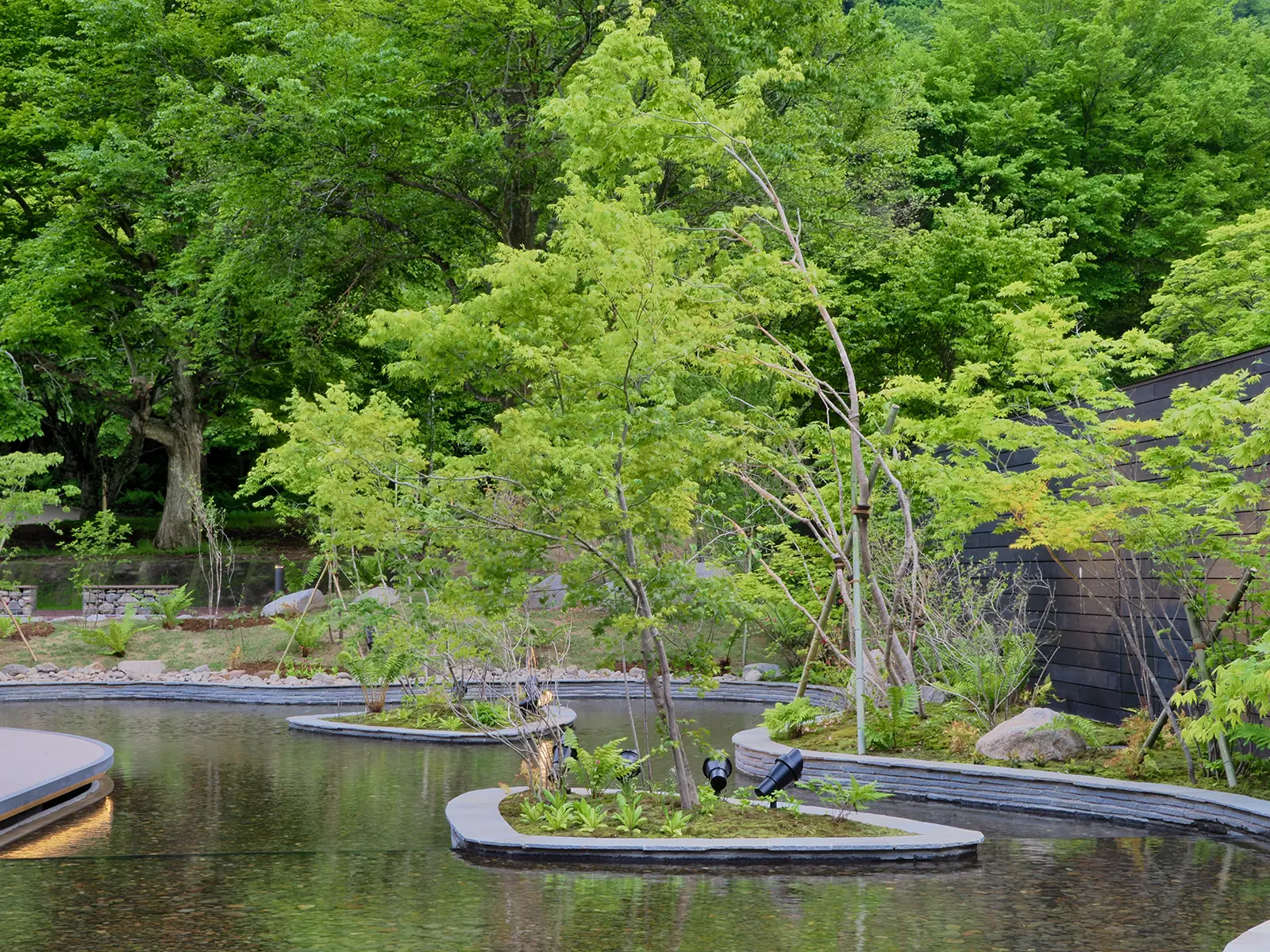 奥入瀬渓流ホテル パブリックスペースデザイン4の写真 5