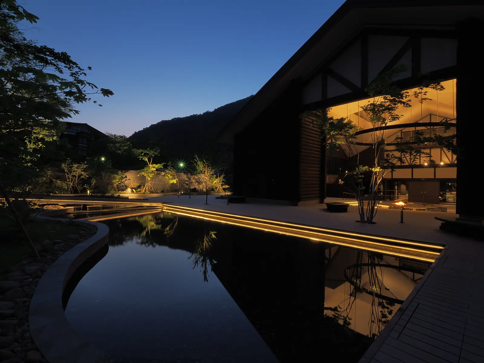 奥入瀬渓流ホテル パブリックスペースデザイン4の写真 9